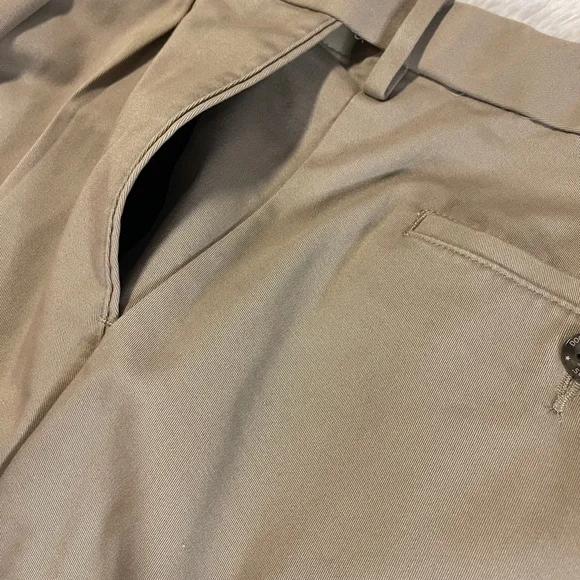 Dockers Comfort Khaki Men’s Comfort Waistband Relaxed Fit Pleated Pants 40X32 - Picture 9 of 14